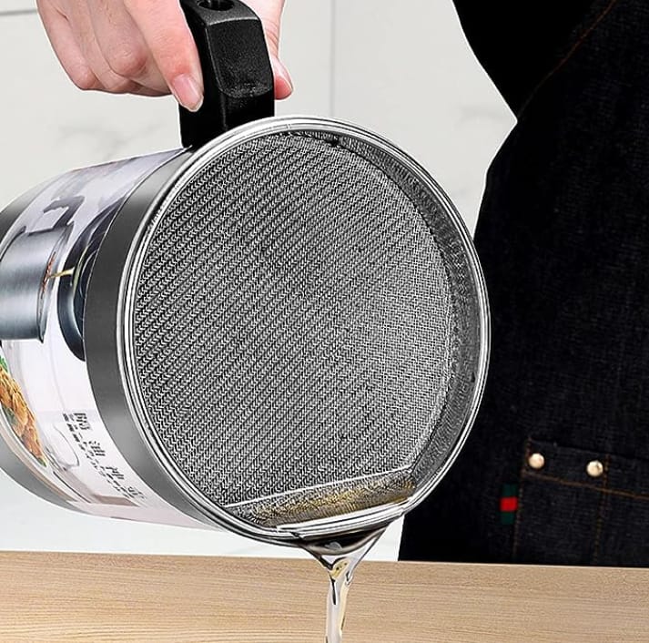 Stainless Steel Oil Filter Pot 1.4L — Kitchen Oil Strainer Grease Container with Mesh Lid and Non-Slip Grip